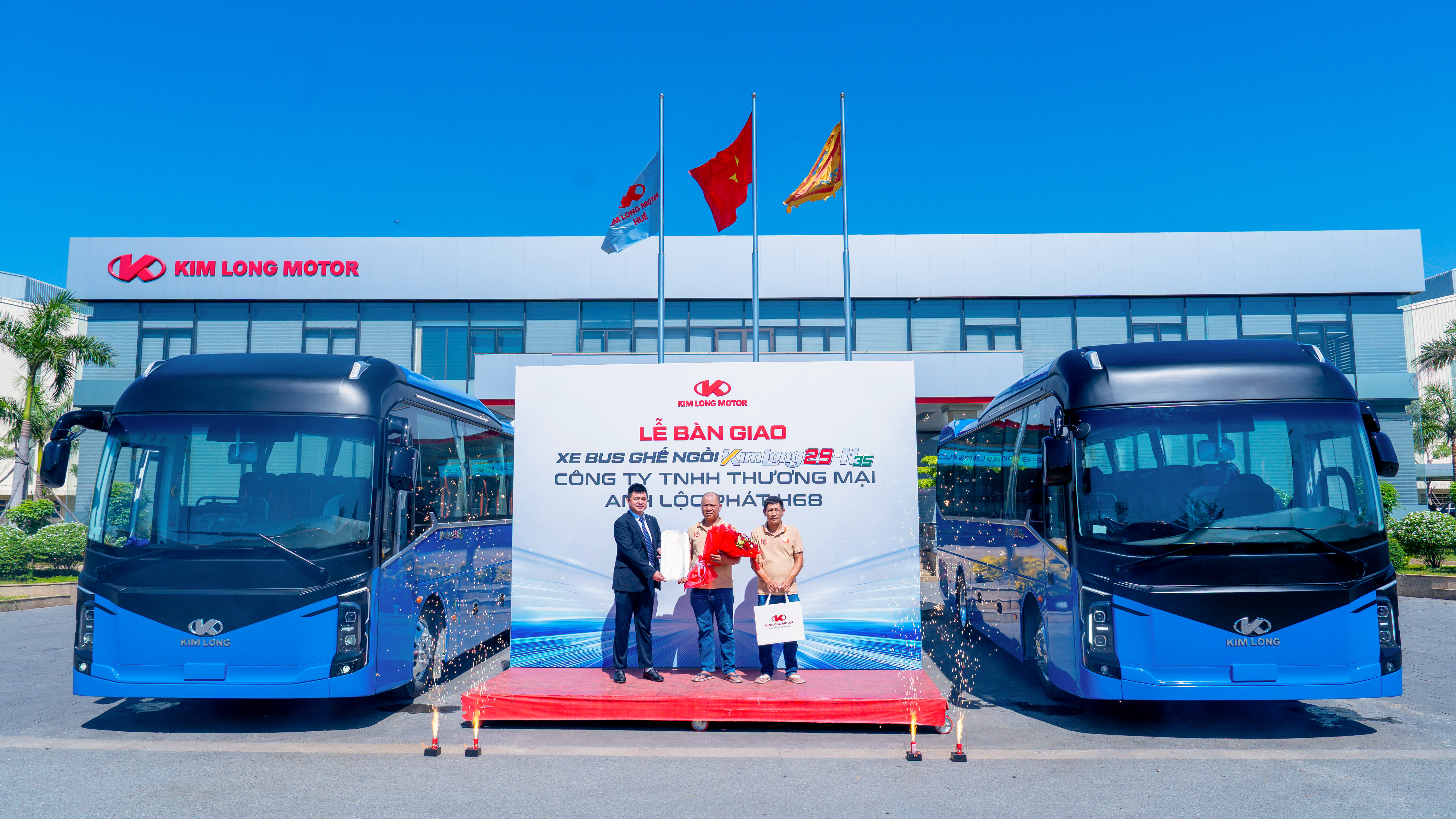 KIM LONG MOTOR HOÀN TẤT BÀN GIAO 02 XE BUS KIMLONG29-N35 CHO DOANH NGHIỆP ANH LỘC PHÁT H68, TIẾP NỐI HÀNH TRÌNH HỢP TÁC BỀN VỮNG